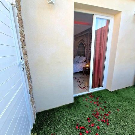 Suite Jaccuzzi En Camargue ポール・サン・ルイ・デュ・ローヌ エクステリア 写真