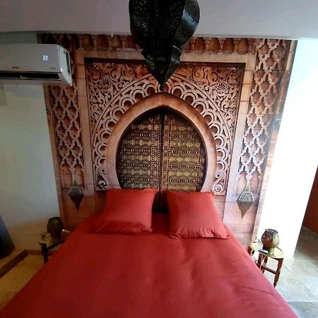Suite Jaccuzzi En Camargue ポール・サン・ルイ・デュ・ローヌ エクステリア 写真