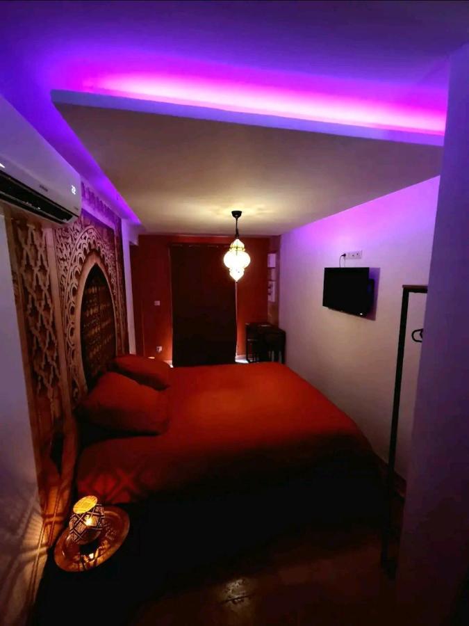 Suite Jaccuzzi En Camargue ポール・サン・ルイ・デュ・ローヌ エクステリア 写真