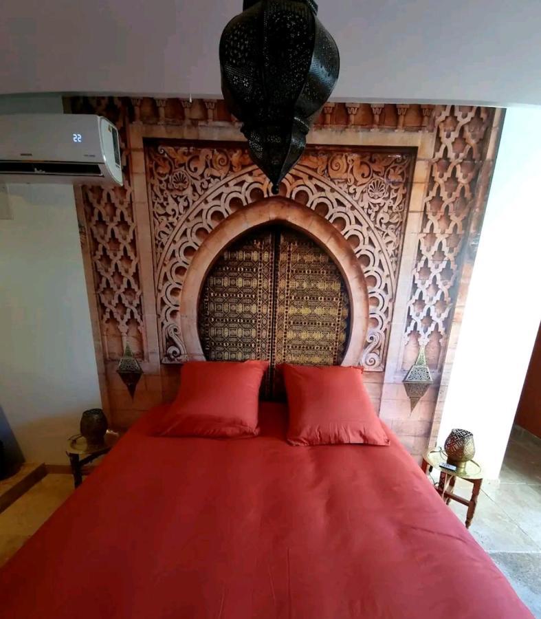 Suite Jaccuzzi En Camargue ポール・サン・ルイ・デュ・ローヌ エクステリア 写真