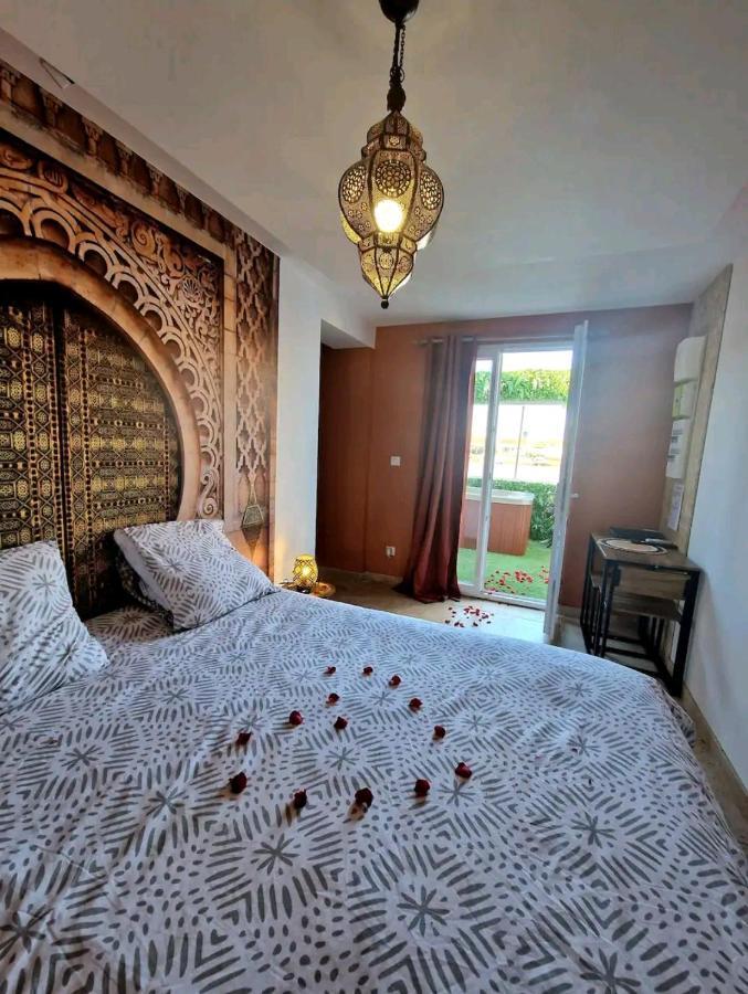 Suite Jaccuzzi En Camargue ポール・サン・ルイ・デュ・ローヌ エクステリア 写真